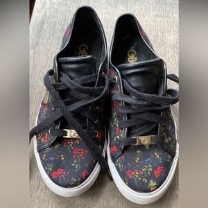 GBG Los Angeles floral fashion sneakers Size 9
